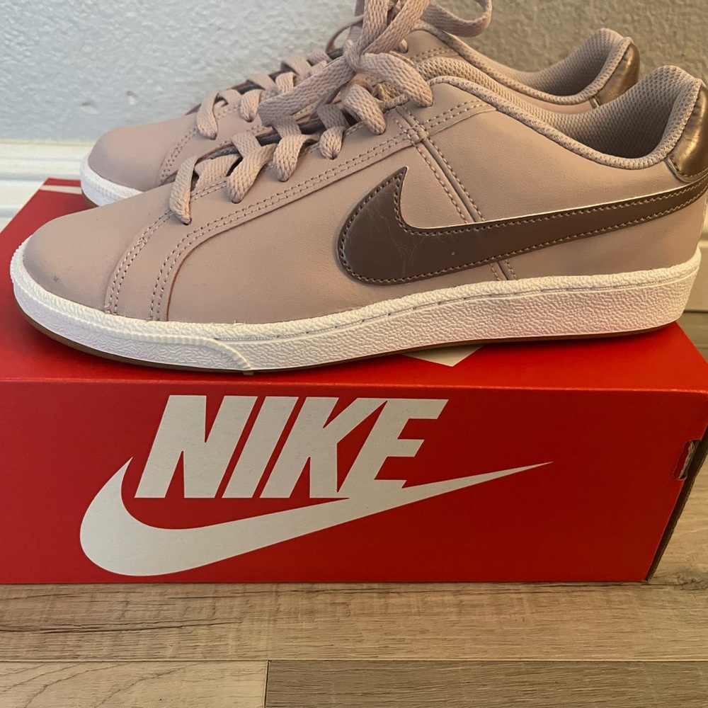 Nike Women's Rose/Smokey Mauve Sneakers